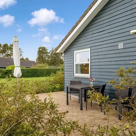 Vakantiehuis Lari - 600m From The Sea By Interhome
