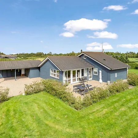 Dom wakacyjny Lari - 600m From The Sea By Interhome