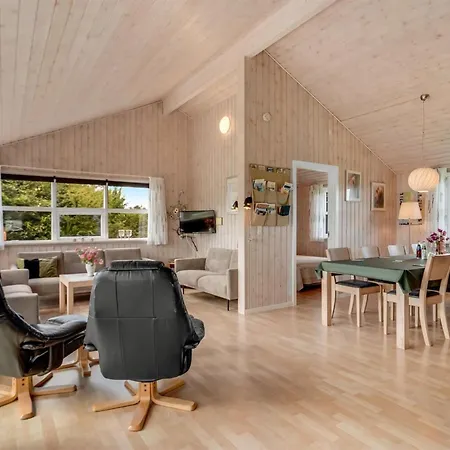 Dom wakacyjny Lari - 600m From The Sea By Interhome